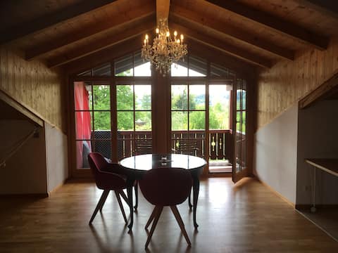 Lounge apartment near A8 with view of the Alps