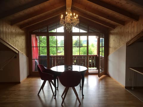 Lounge apartment near A8 with views of the Alps