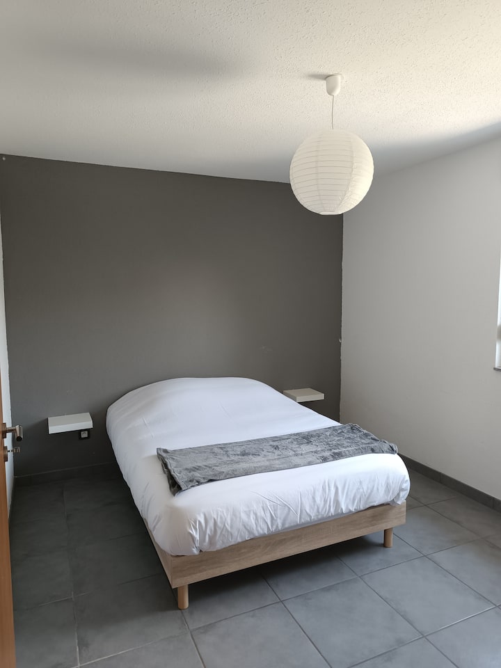 1 bed 140x190 with clothing rack (bed linen provided)