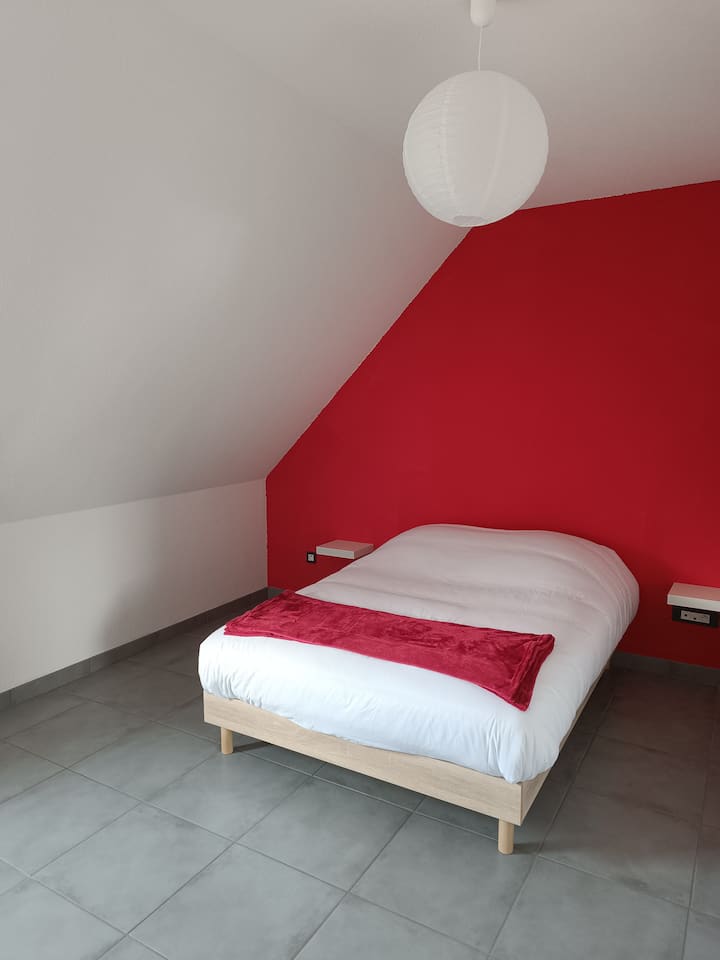 1 bed 140x190 with clothing rack (bed linen provided)
