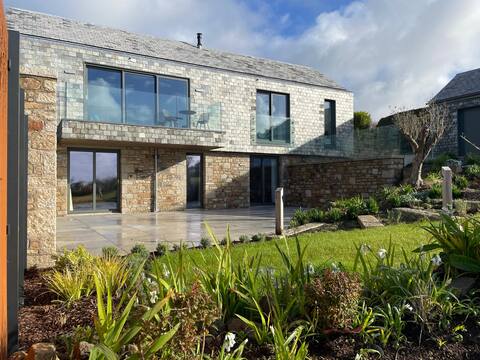 Magnificent South Coast Cornish Retreat by the Sea