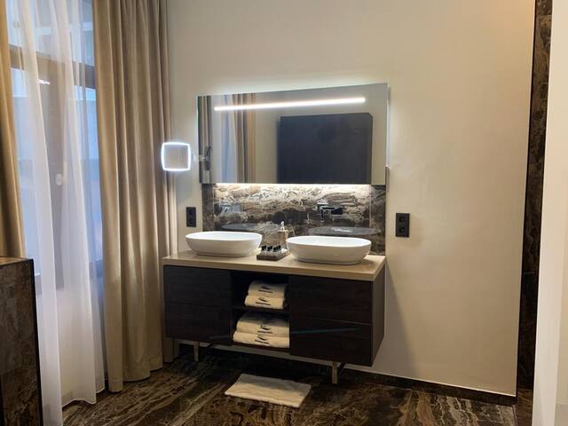 Exquisite Apartment Antwerp Center gallery image 5