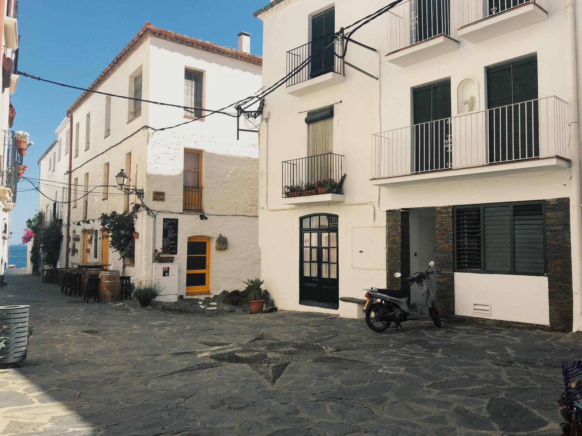 Spacious & charming apartment in Cadaques just a few steps away from the beach