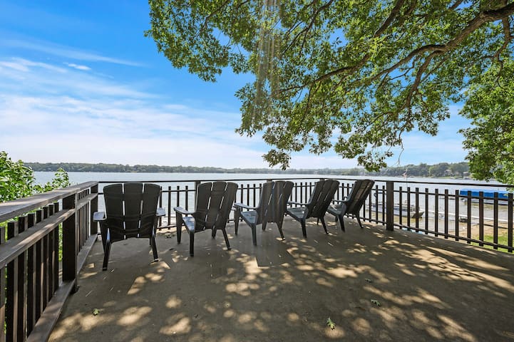 Sauna + Hot Tub + Lake + Boat + Private Chef