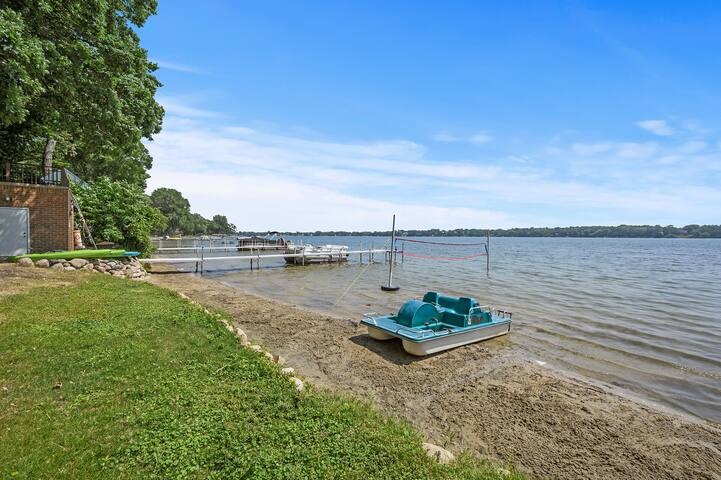 Lake, Boat, Hot Tub, Sauna, Private Chef gallery image 5