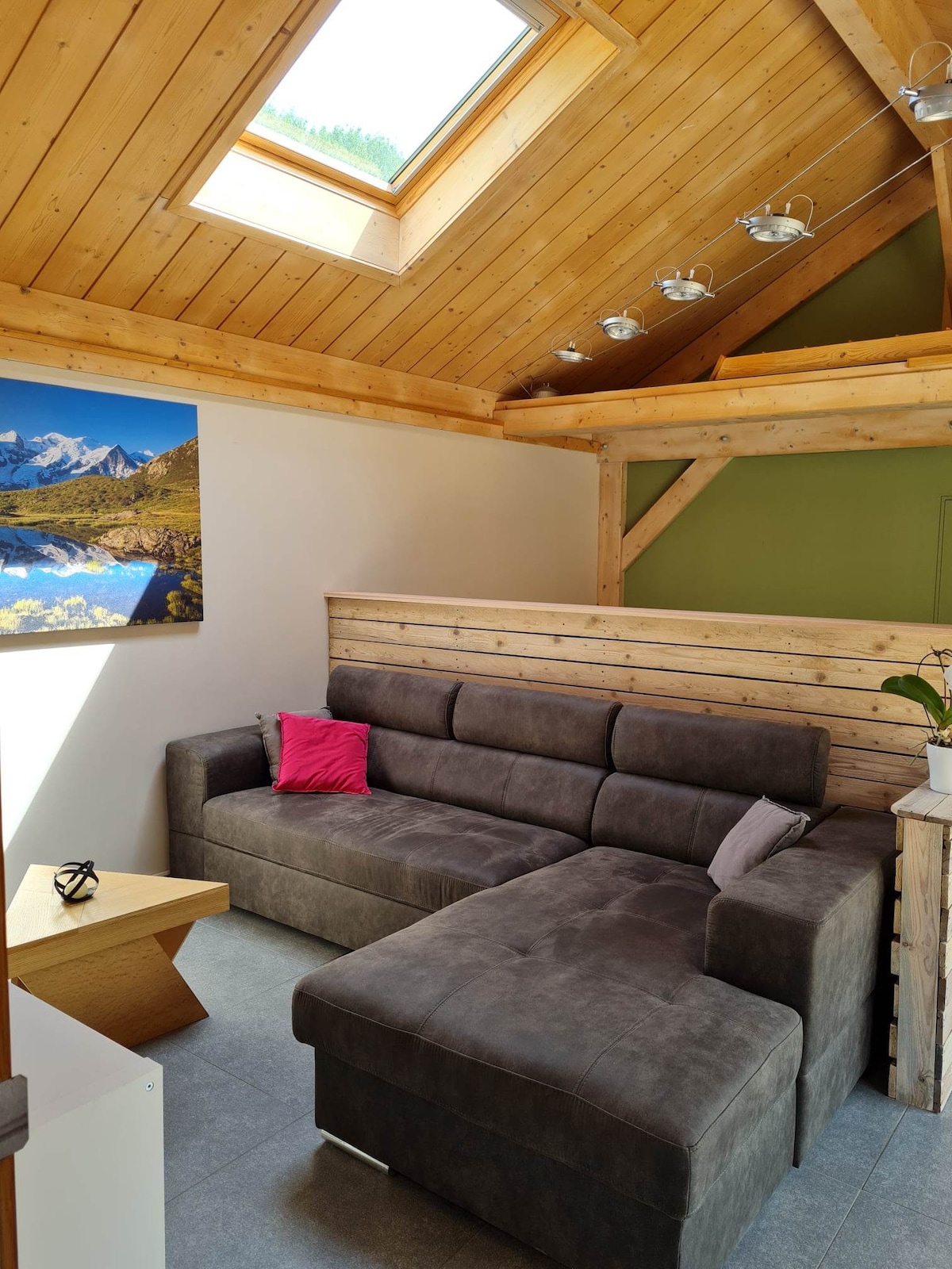 Top Airbnb: "Les Mirabelles" Gîte in Mons