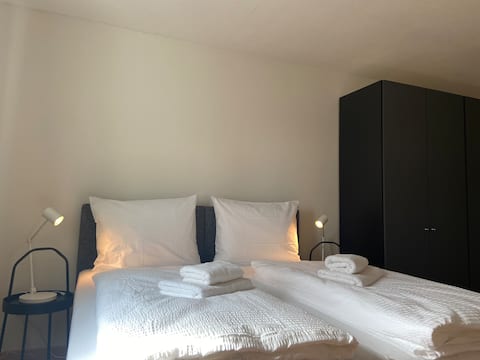 Popular Airbnb listing: 1-BR + Balcony · Zürich West in Hard