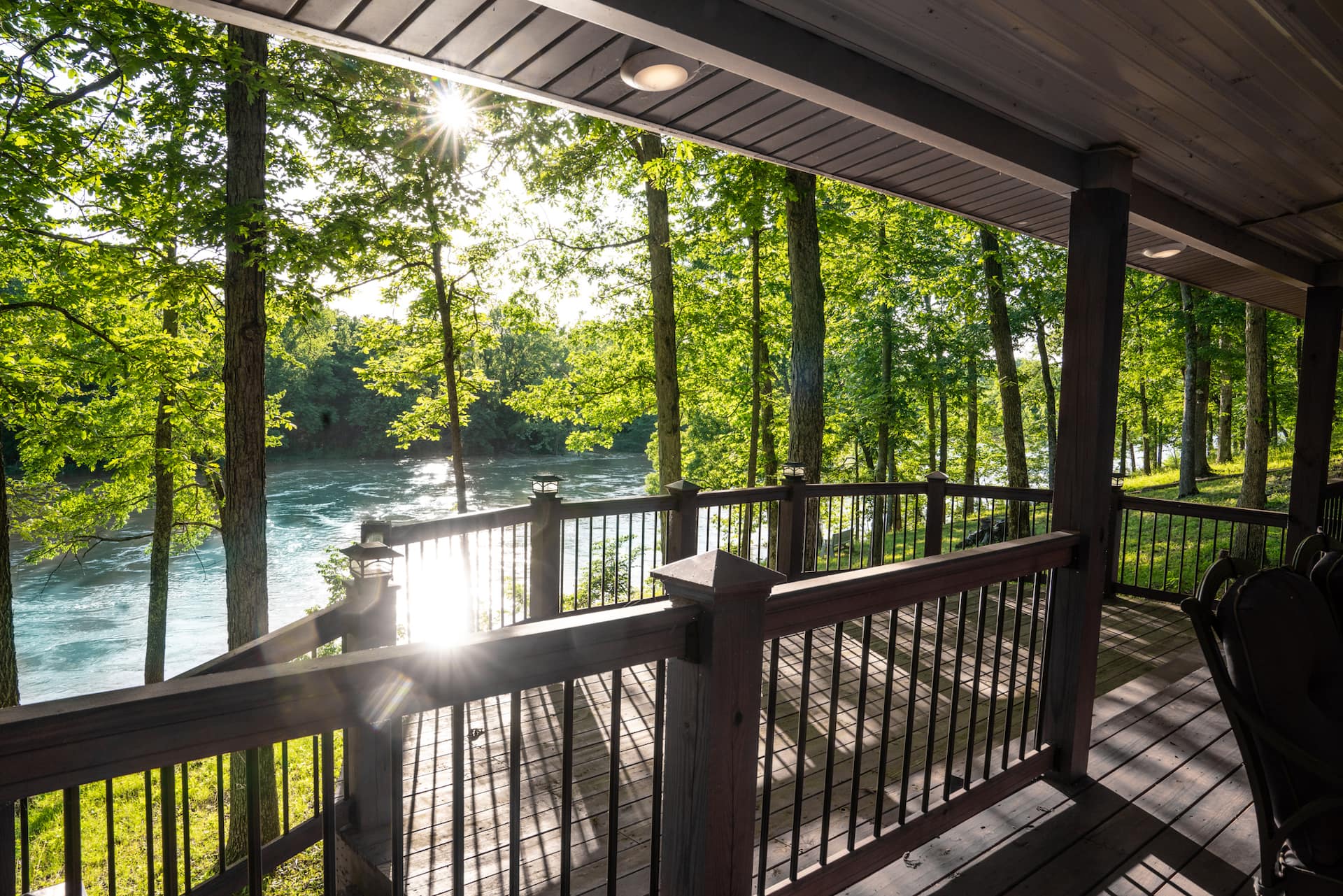 Cozy Waterfront Getaway ~ Private Dock ~ Doniphan