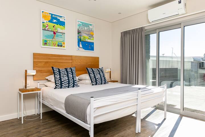 Modern Mountain View Apartment gallery image 5