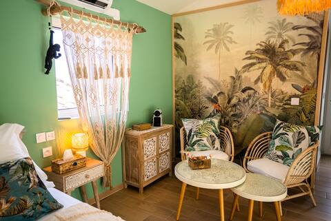 Top performing Airbnb: Ô Balinais Suite with Hot Tub and Private Heated Pool in Marseille 11e Arrondissement