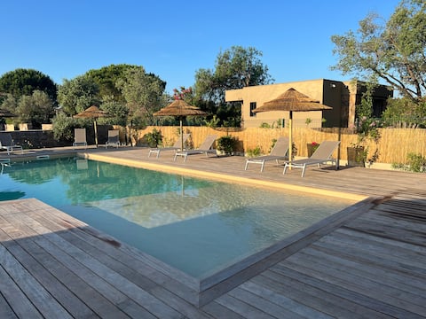 Top Airbnb: Felicita, 5* Mini-villa, swimming pool and beach within walking distance à Lecci