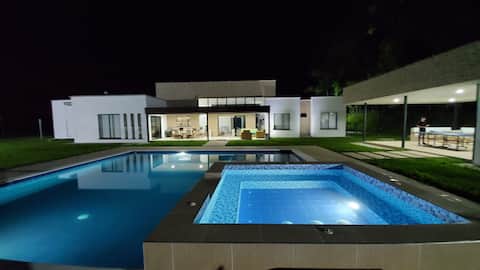 Laurel House - Luxury Stay