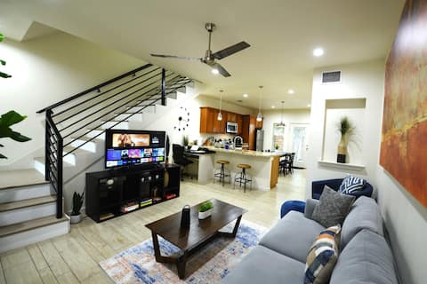 Spacious Home w/Private Backyard and BBQ Area