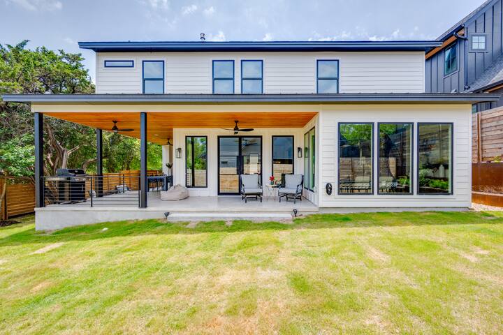 Exquisite Upscale Retreat in the Heart of ATX gallery image 2
