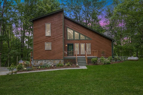 Private Lakefront Mayo Hideaway: Sleeps 12 Guests