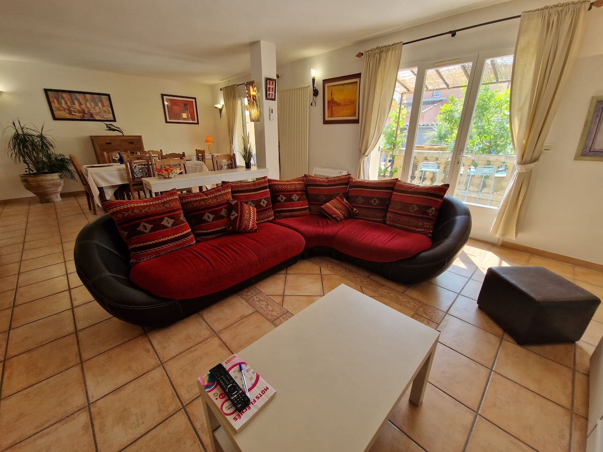 Airbnb performant: The Black-Winged Stilt Le Grau du Roi à Le Grau Du Roi