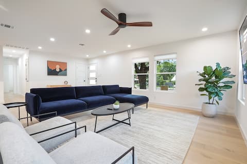 Popular Airbnb listing: Stylish Chic home with fully fenced backyard! in Garrison Park