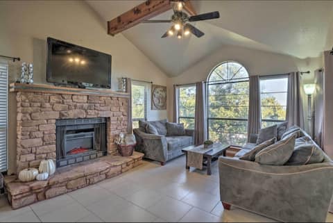 Top Airbnb: Private Family & Pet Friendly Lake Travis Retreat! in Briarcliff