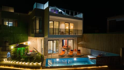 Luxury Villa with Indoor & Outdoor Pool for 6 People