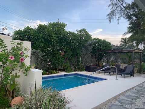 Breezy Apartment Surfers Point Beach Private Pool