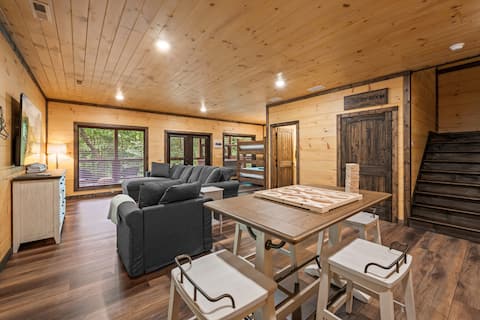 Theo's Treehouse cabin in Gatlinburg - Photo 3