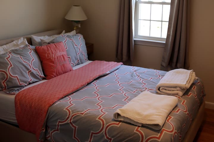 ห้องนอนหมายเลข 2 จากประตู