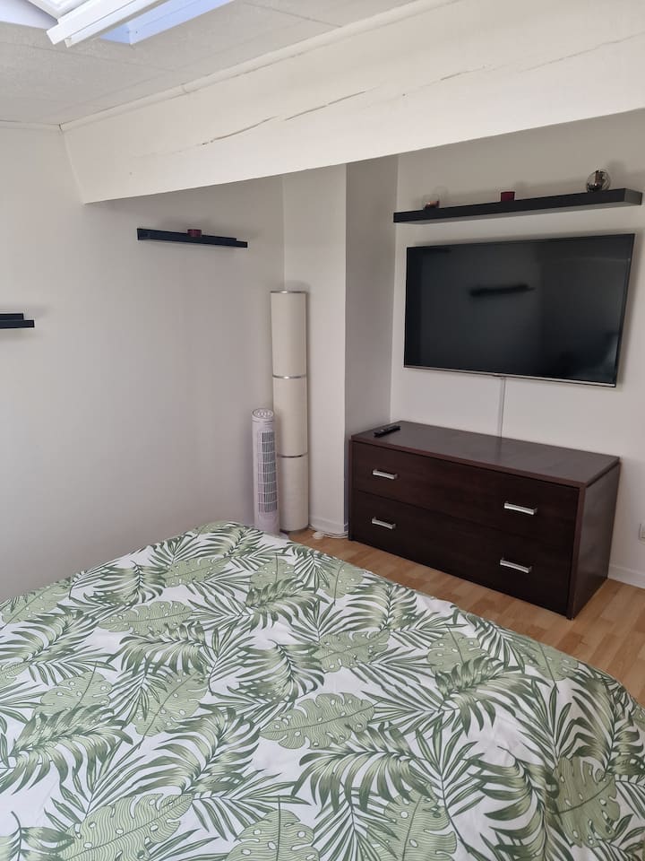 Спалня 1: двойно легло 140x190
телевизор.