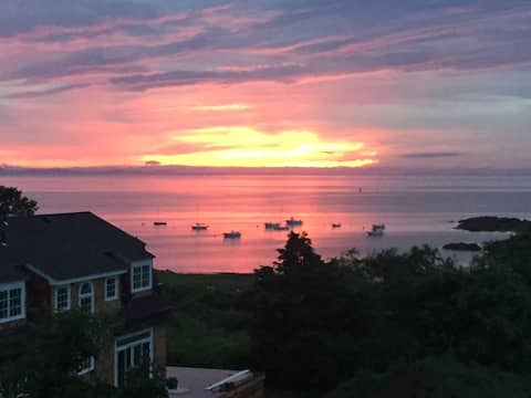 Panoramic Ocean View; walk to private beach