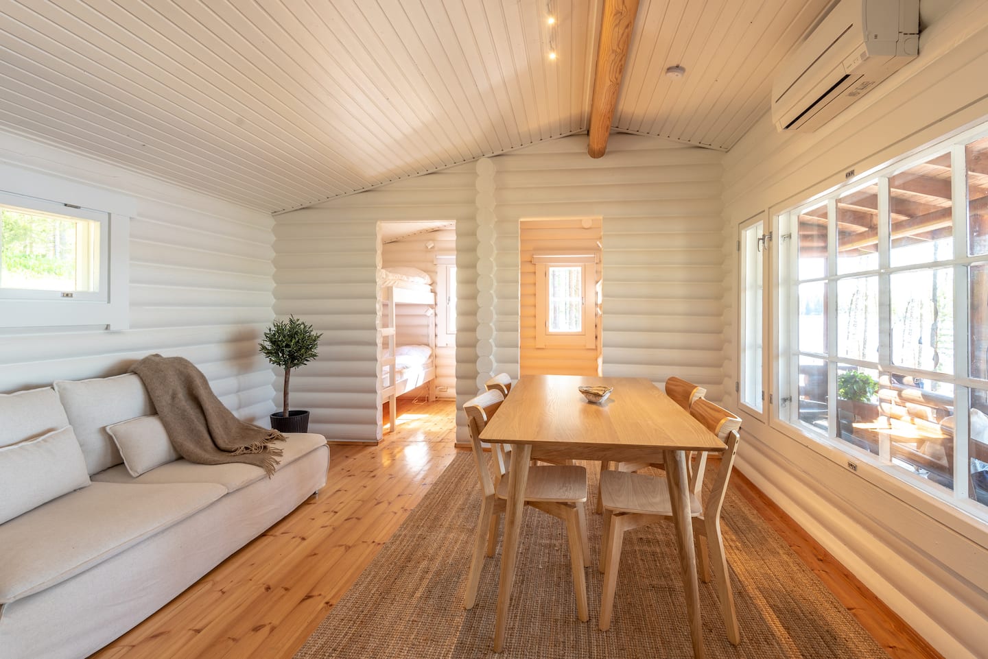 Peaceful Lakefront Cabin 5