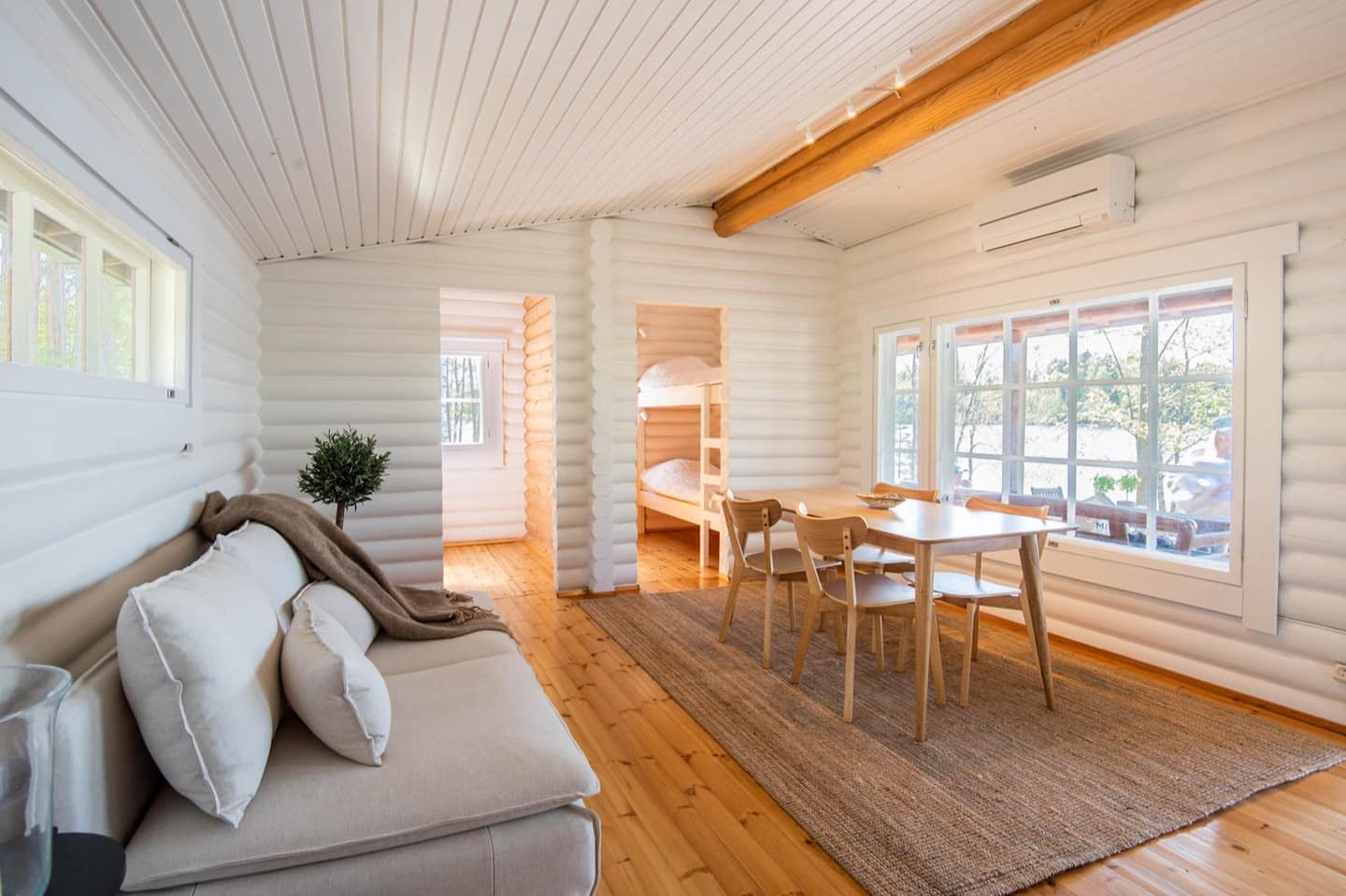 Peaceful Lakefront Cabin 1