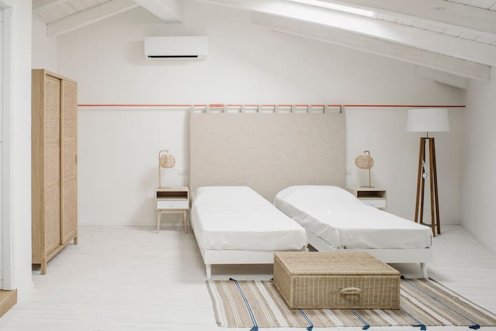 Ორადგილიანი ან ორი საძინებელი (მოთხოვნისამებრ)