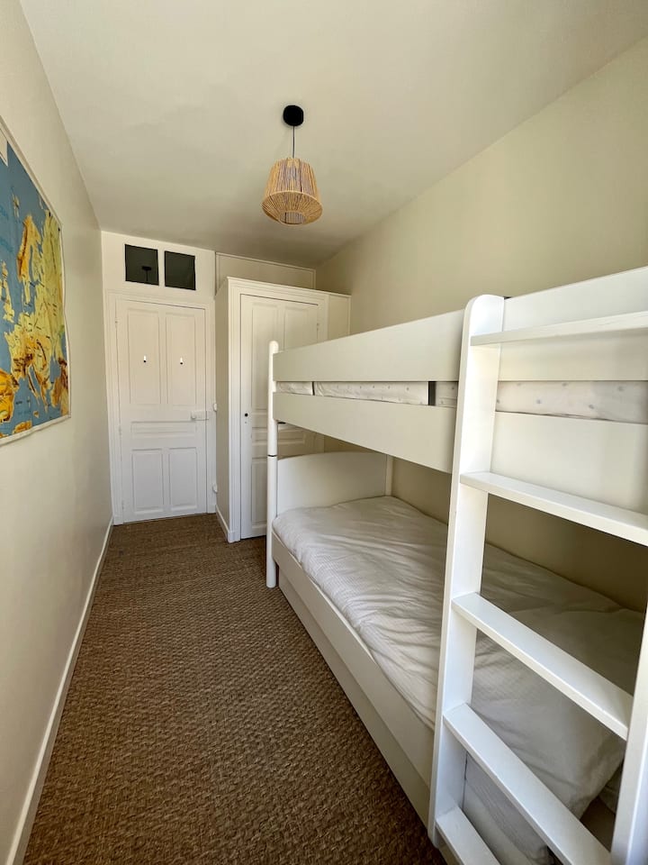 ห้องนอน 3 ห้องพร้อมเตียง 2 ชั้น + เตียงแบบดึงออกได้