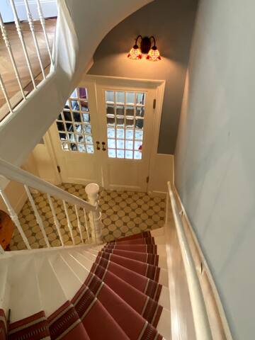 Classic Family House in Center near Beach (4-8) gallery image 5