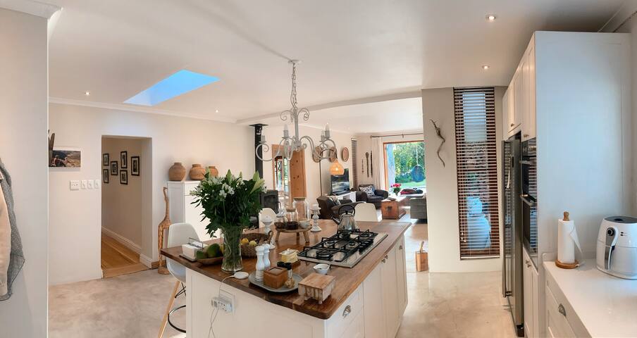 Constantia’s Entertaining Oasis gallery image 2