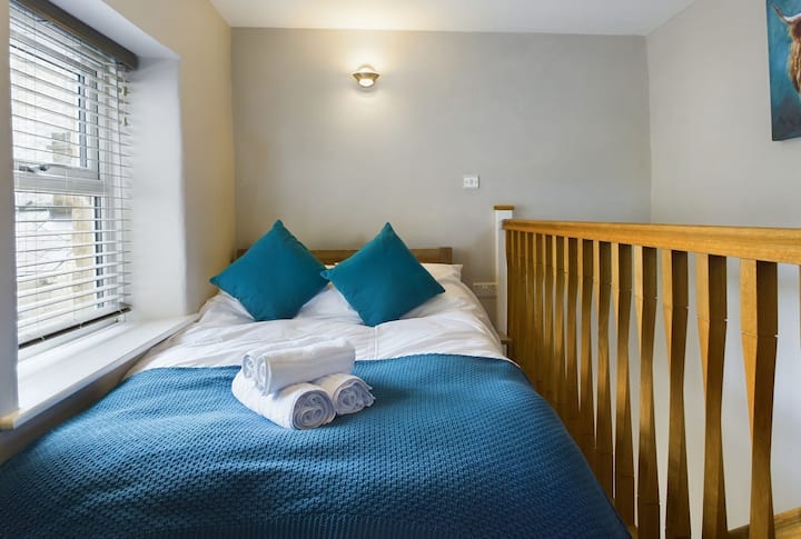 Shto një dhomë gjumi me krevat dopio të vogël, jorgan me pendë rosash dhe dyshek super të rehatshëm