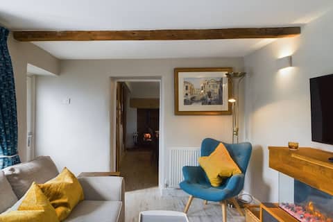 Popular Airbnb listing: Rebethnal Cottage: Relax in the heart of the Peaks in Tideswell