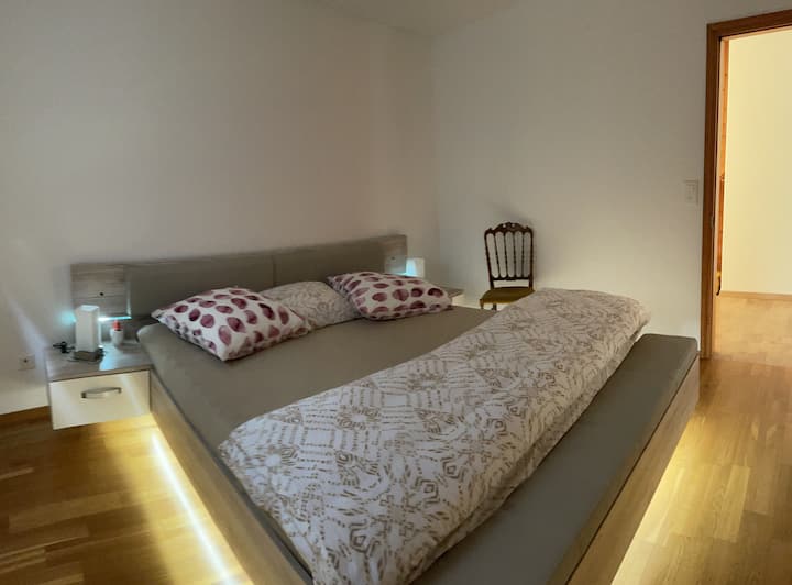 Საწოლი 152 × 203 სმ 