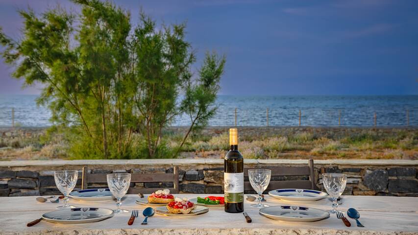 Platanias Beachfront Villa Elsa-90m to main Square gallery image 4