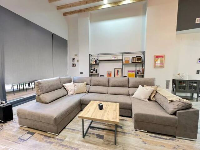 Stunning and charming 10 pax gallery image 2