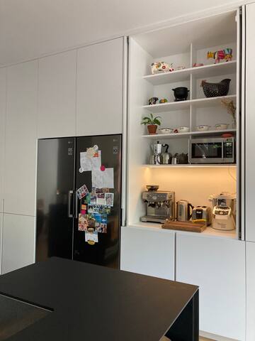 Airy Duplex Facing the Park – Walkable & Welcoming gallery image 4