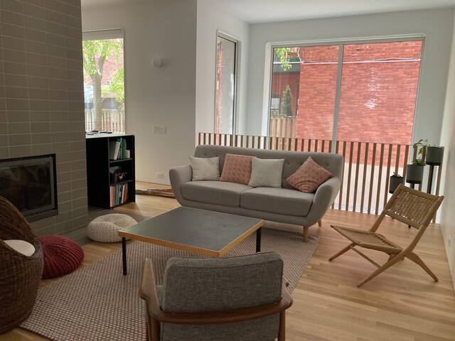 Airy Duplex Facing the Park – Walkable & Welcoming gallery image 2