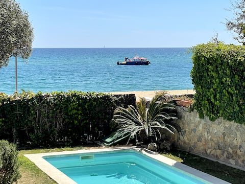 Independent apartment on the beach