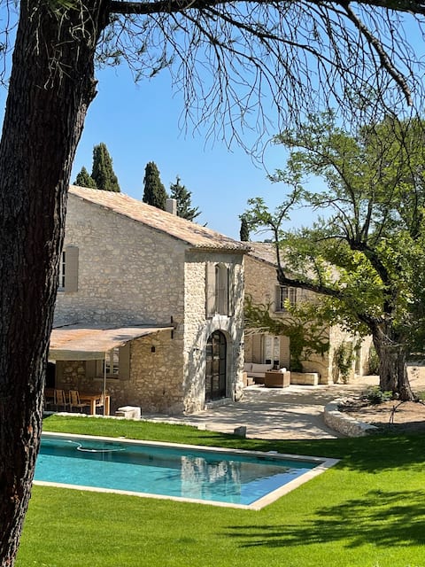 Charming cottage in Eygalières
