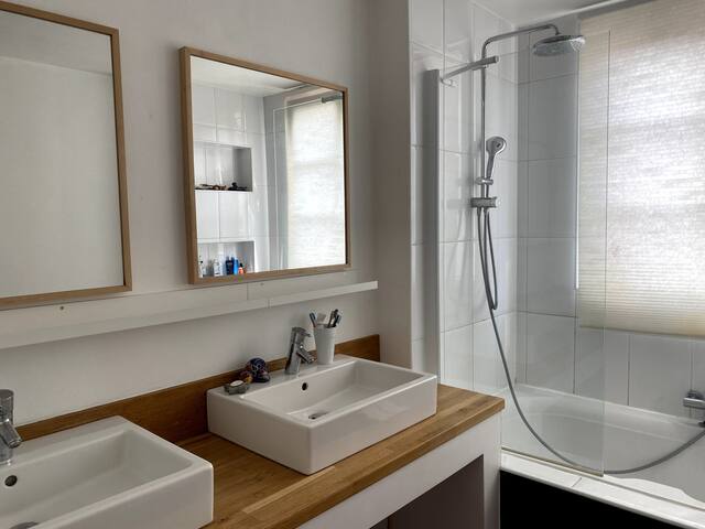 Maison de famille, spacieuse avec terrasse gallery image 5