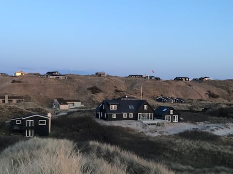 Family friendly in the first row, pool and ocean view
