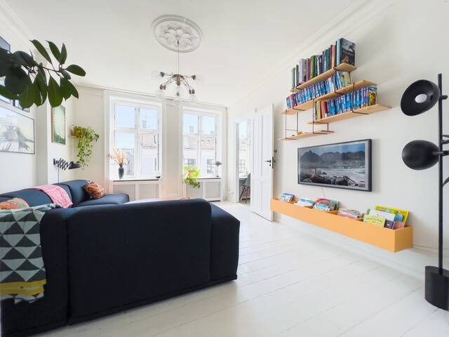 Huge family apartment in the citys best location. gallery image 4