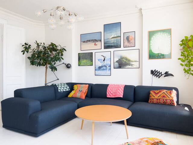 Huge family apartment in the citys best location. gallery image 3