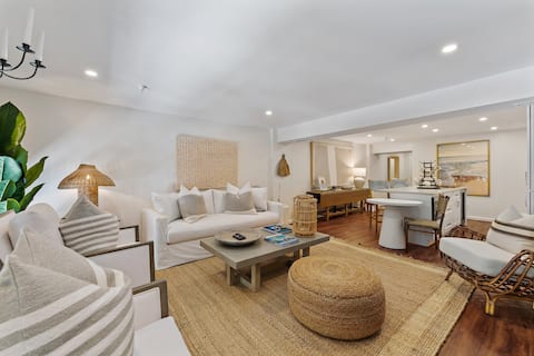 Palm Beach Perfection: 2 Bed, 2 Baths + Location