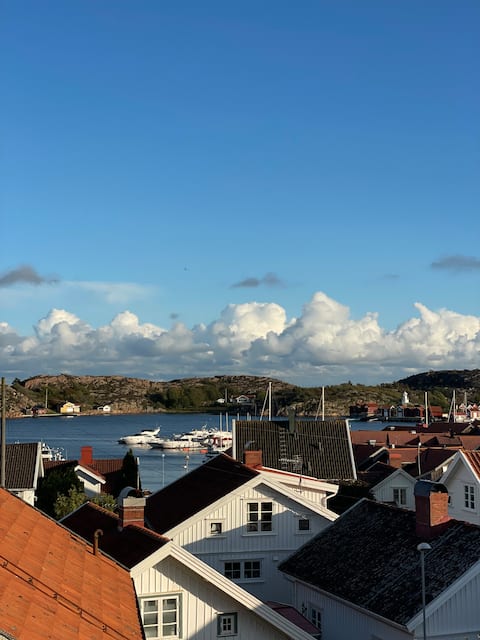 Sea view with quiet location. Close to swimming and shopping.