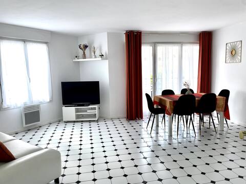 Spacious apartment in the center with balcony